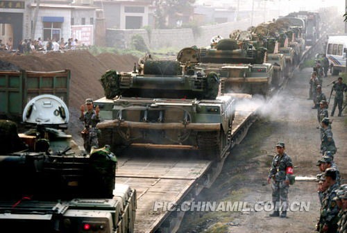 Lực lượng bọc thép của Đại quân khu Tế Nam đang làm công tác chuẩn bị đến căn cứ huấn luyện Lộc Trại - Đại quân khu Quảng Châu để tham gia diễn tập (ảnh tư liệu)